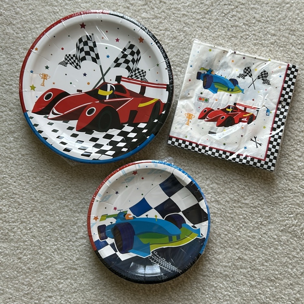 Race Car Party Supplies Set - Picture 2 of 8